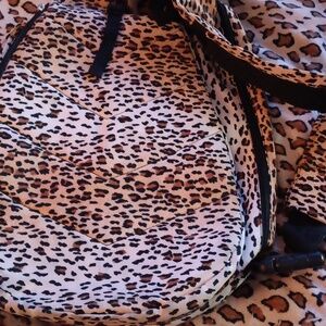 One arm cheetah back pack